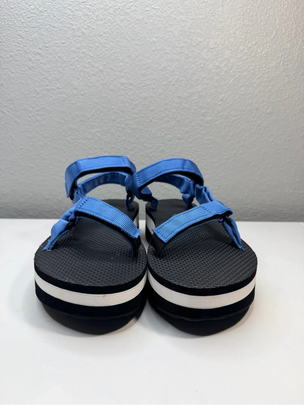 Teva Flatform Universal Strappy Sandals Blue White Black Size 9 LIKE NEW